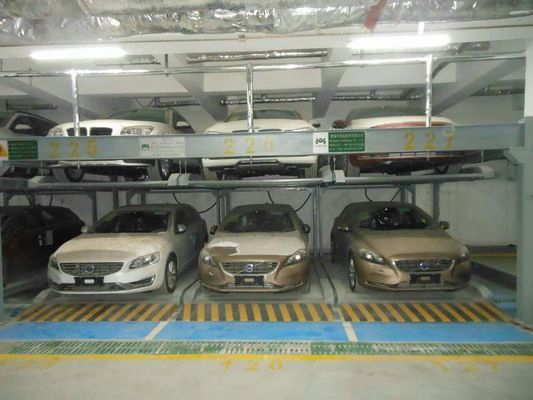 Storage Design In Four Column Hydraulic Lift For Car And Household Storage